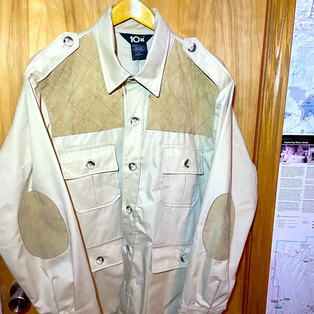 Men’s XL retro shirt with suede elbow pads, suede accents, front pockets
